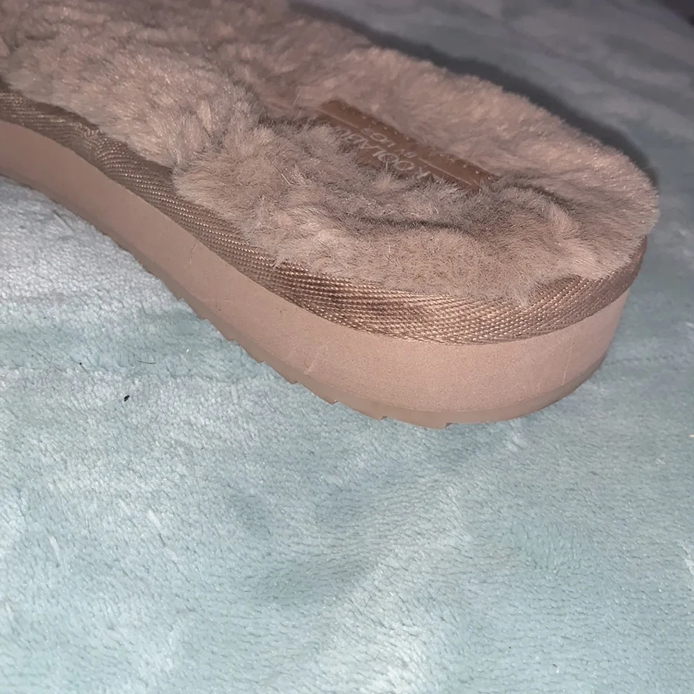Koolaburra by ugg fuzzy sandals - Picture 4 of 4